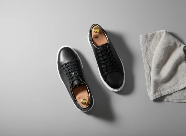 Close-up of Elegante men’s black leather sneakers—full-grain leather texture and hand-finished details.