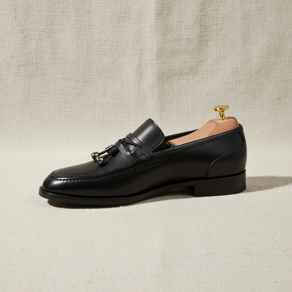 Studio side shot of Oasis Loafer black highlighting the clean silhouette and leather finish.